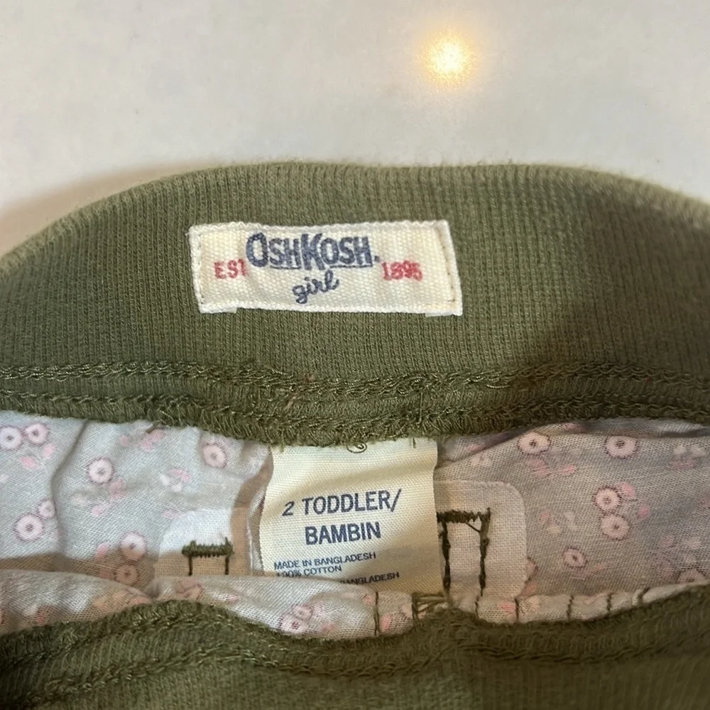 Osh kosh girls pants, worn once, size 2T.